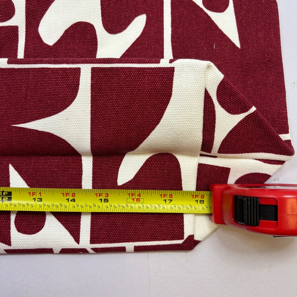 NWT Vuori Holiday 25 Canvas Tote Bag and Pouch Set Strawberry Red Geometric - Picture 7 of 9